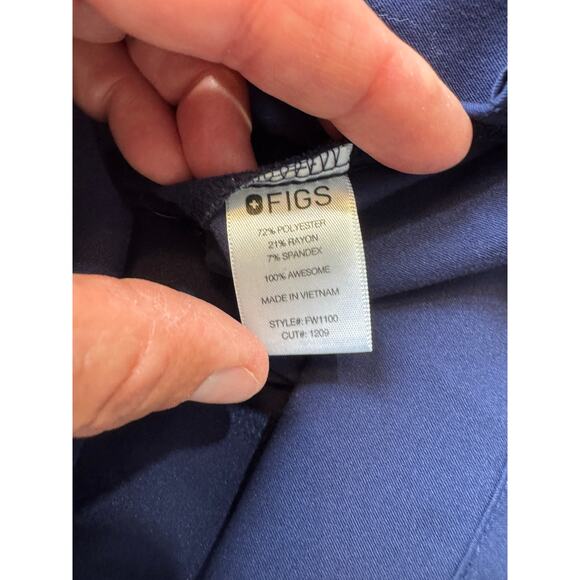 FIGS 2 pocket Scrubs Top; Technical Collection; Size L; Blue - Picture 7 of 8